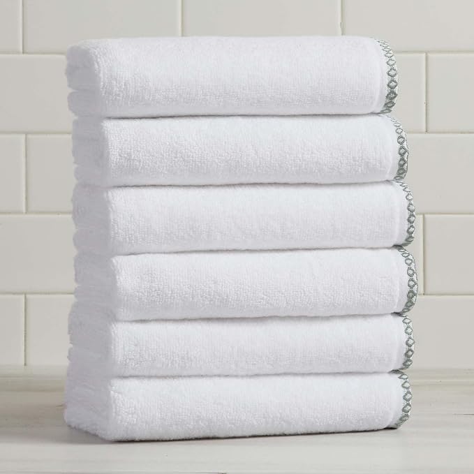 Great Bay Home White/Green Hand Towel Set by GreatBayHome