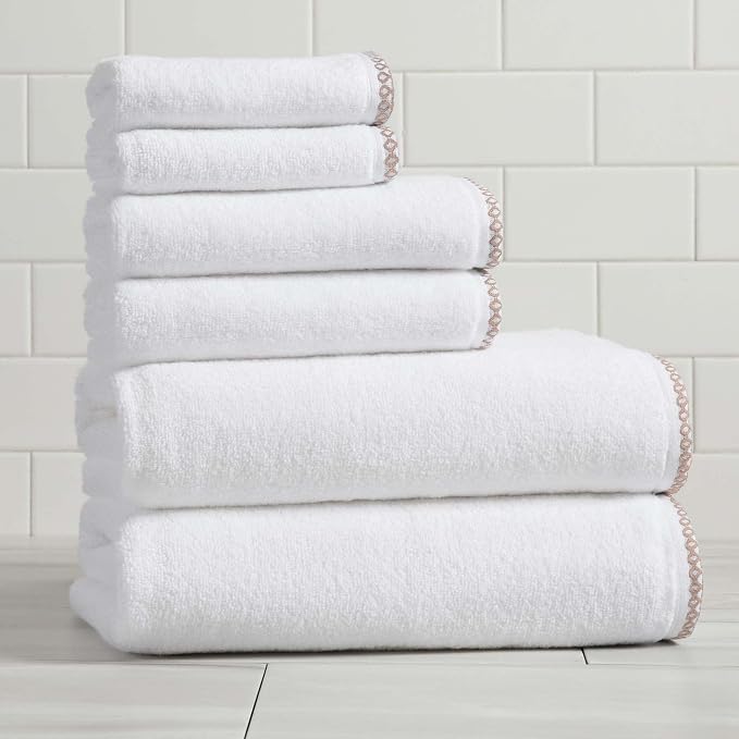 Great Bay Home White/Rosewood Bath Towel Set by GreatBayHome
