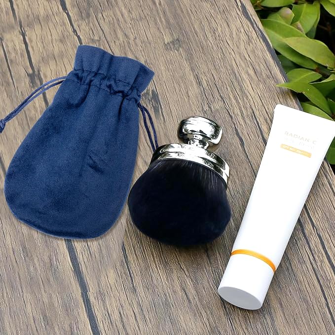 Blend & Blur Extra Large Body Makeup Brush - Image 7