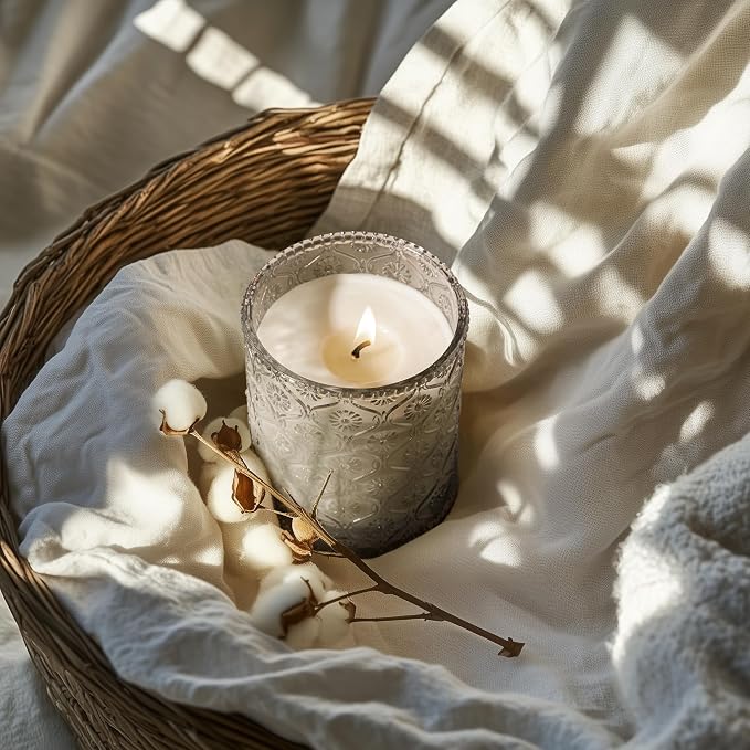 LA JOLIE MUSE Linen Cotton Oasis Scented Candle - Image 3