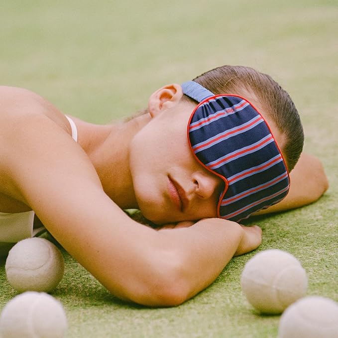 slip Pure Silk Contour Sleep Mask: Protect Your Delicate Lashes - Image 3