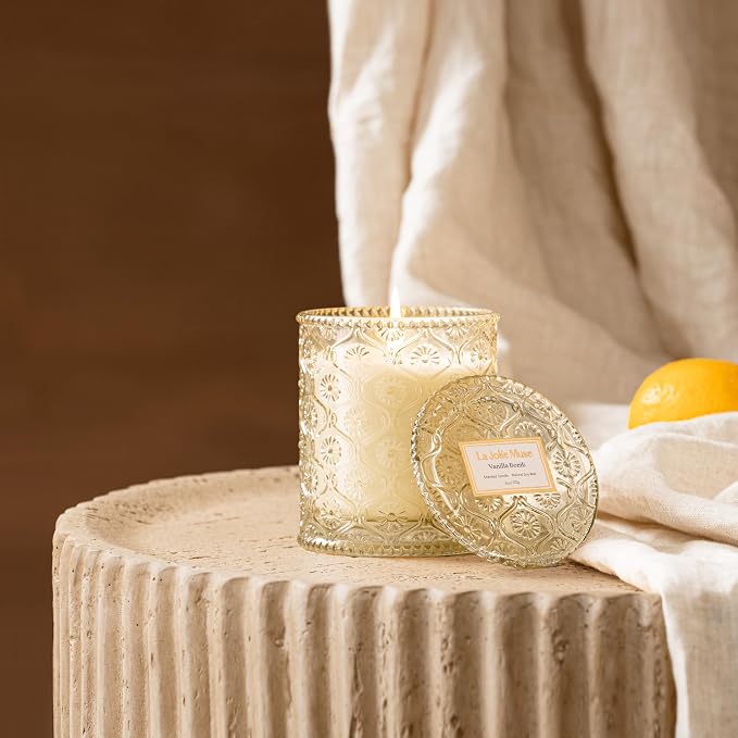 LA JOLIE MUSE Vanilla Bomb Candle | Vanilla, Lemon Zest & Patchouli | 6 oz - Image 3
