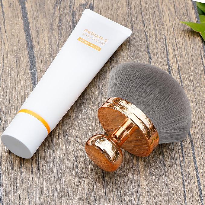Blend & Blur Extra Large Body Makeup Brush - Image 6