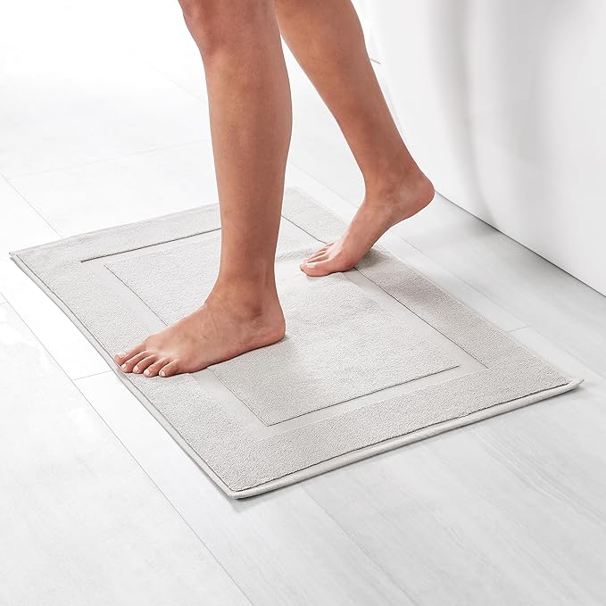 Amazon Basics Banded Bathroom Bath Rug Mat, 100% Cotton, 31 x 20 inches - Image 2