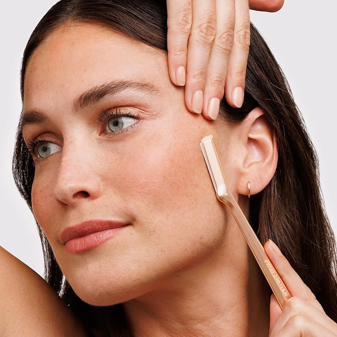 Tweezerman Rose Gold Facial Razor - Image 6
