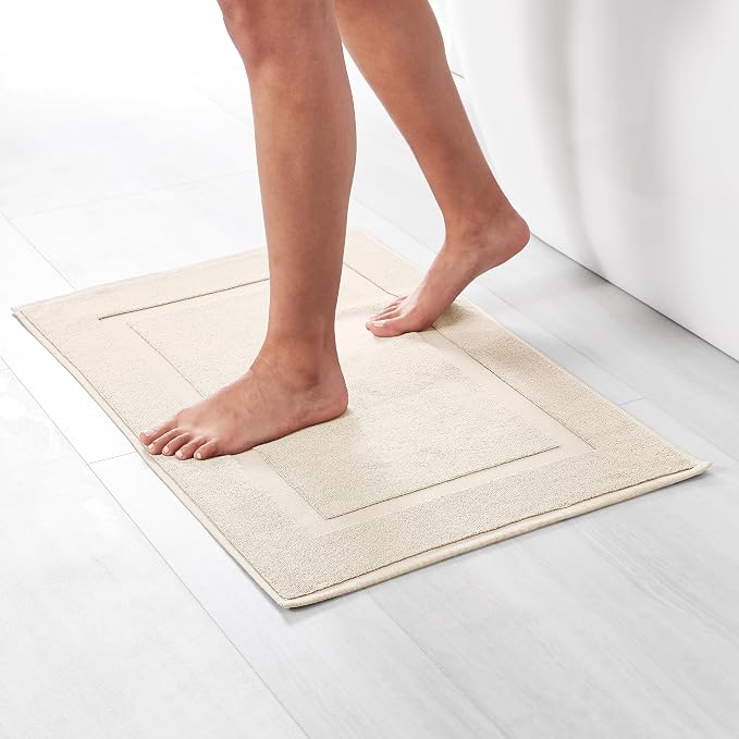 Amazon Basics Banded Bathroom Bath Rug Mat, Machine Washable, Super Absorbent - Image 2