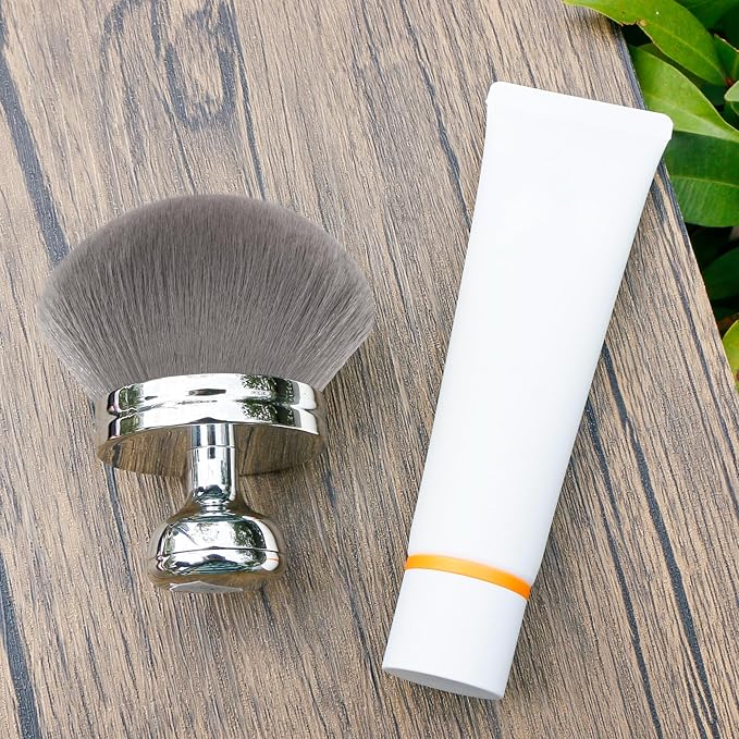 Blend & Blur Extra Large Body Makeup Brush - Image 8